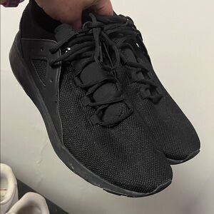Puma Triple Black Athletic Shoes Sleek Modern Design